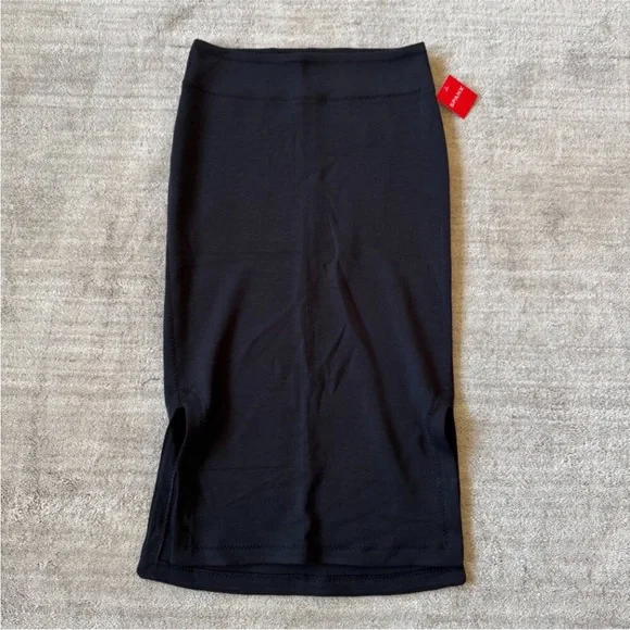 Spanx Air Essentials Spacer Skirt NWT, size medium - Picture 3 of 8